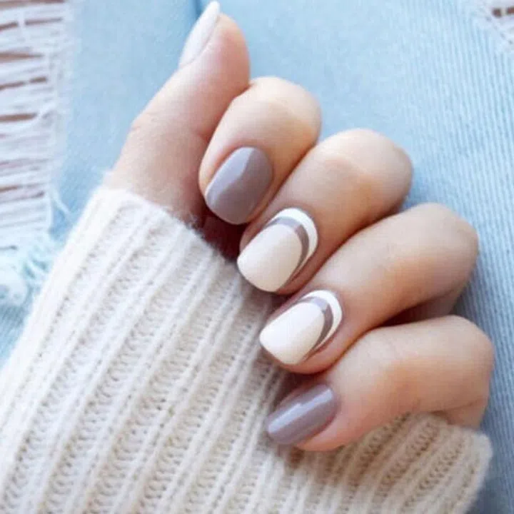 Two-toned nude arches are the nail equivalent of the cozy cashmere sweater you want to wear every day.
@jennahipp