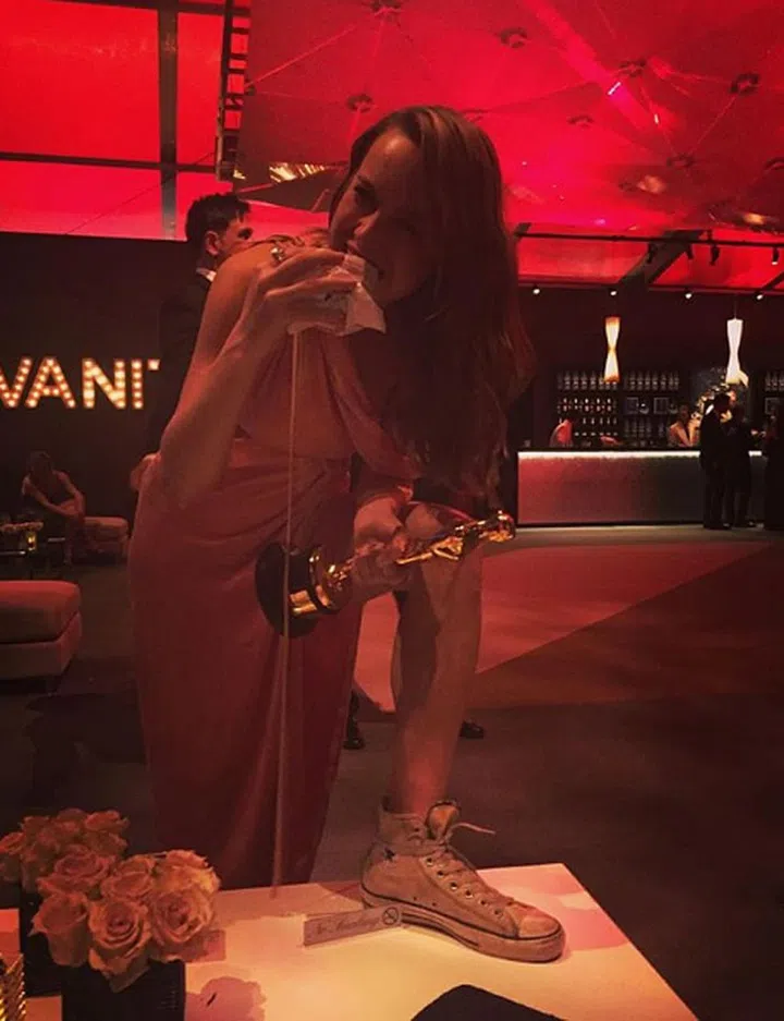 Converse on feet, burger in mouth, Oscar in hand. Sounds like pretty much the best night of all time.
Photo: Instagram