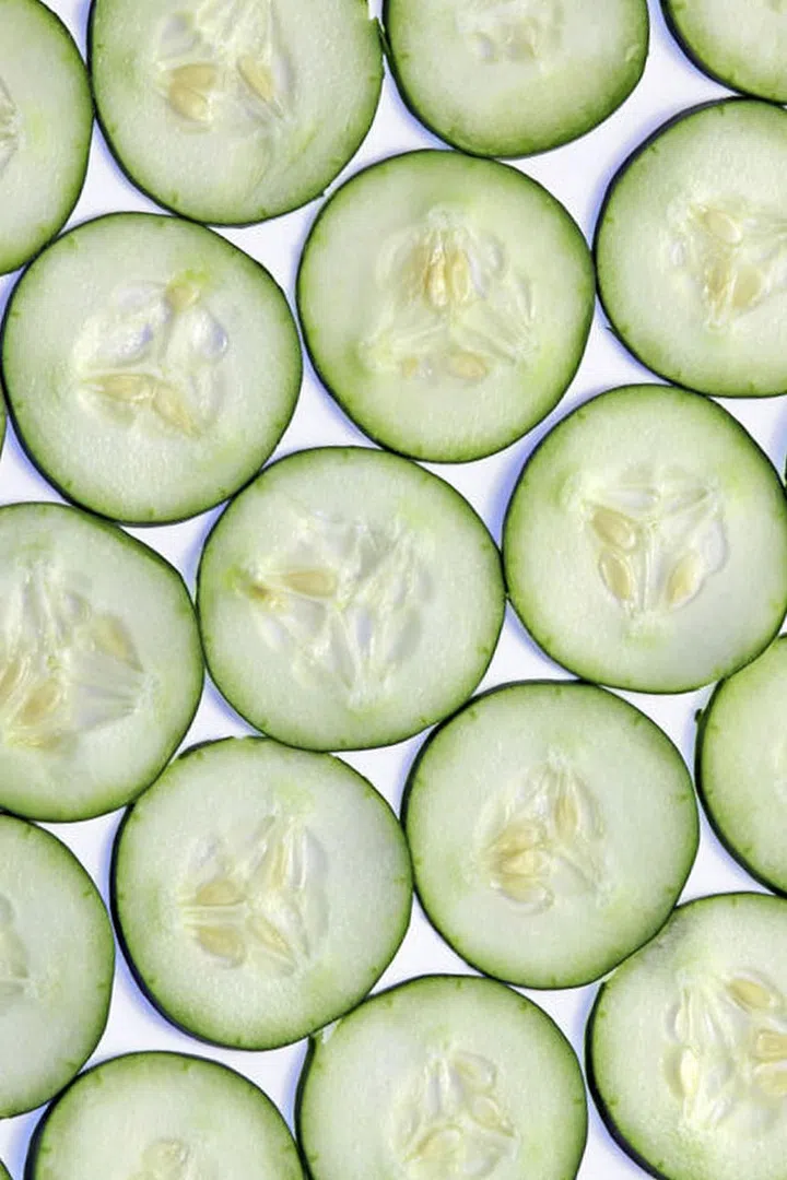 The main reasons these bad boys taste refreshing AF is their high water content, which helps the body stay hydrated and stops dehydration from masquerading as hunger, according to registered dietitian Jessica Fishman Levinson of Nutritioulicious.