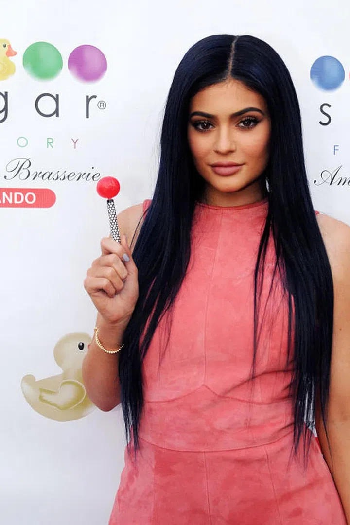 While it looks like Kylie's simply wearing extensions at this circa March 2016 Sugar Factory appearance, she's actually wearing a deep navy wig from Tokyo Stylez.