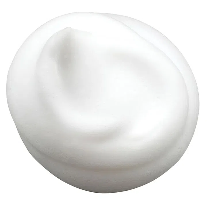 Enriched with antioxidants 
and vitamins, this oil-free cleanser leaves skin 
purified and revitalised. 