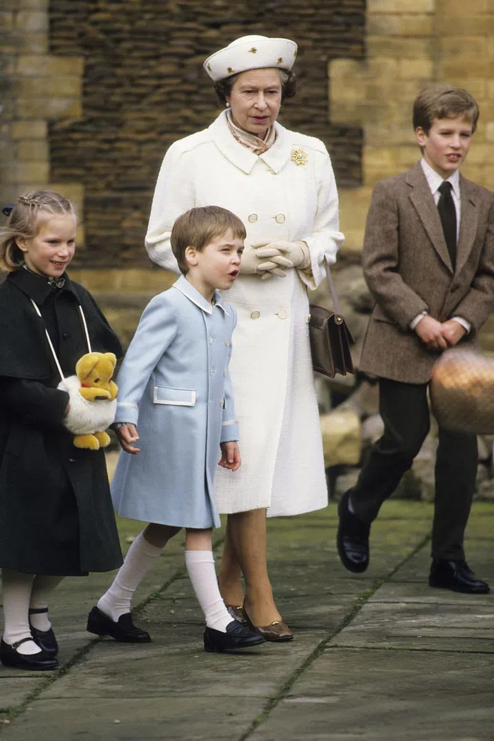 The Queen walks with Zara Phillips and Prince William at Sandringham House. Photo: Getty