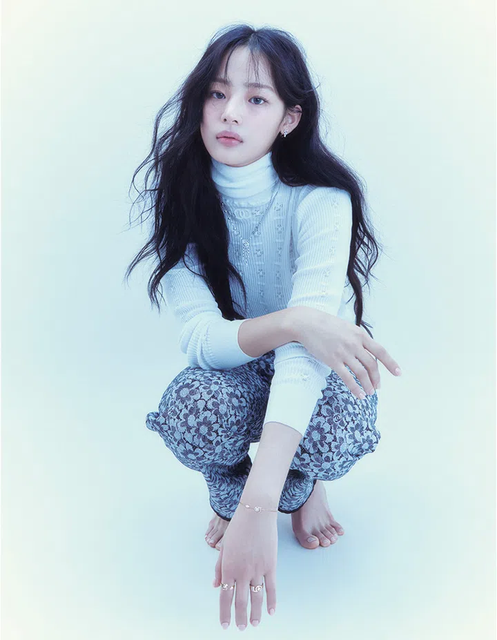 Minji NewJeans wearing Chanel No. 5 jewellery necklace, rings and bracelet