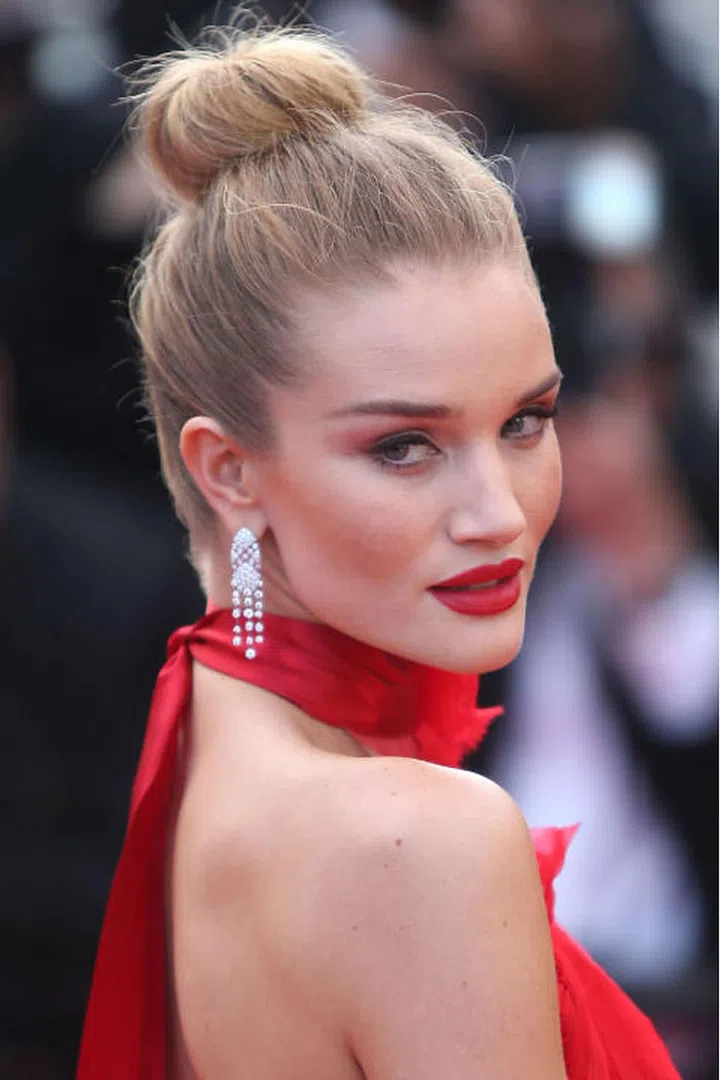 Proof that the crazy easy style can sing in high glamour moments, too.
Photo: Getty
