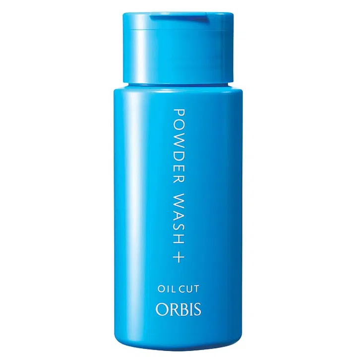 Its rich lather contains enzymes that soften comedones for a more refined complexion, while collagen, hyaluronic acid and royal jelly keep skin supple. 