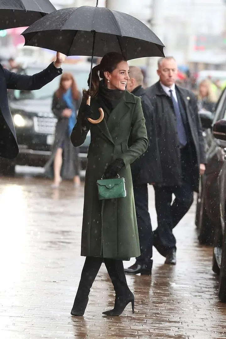 The Duke and Duchess of Cambridge braved the rain yesterday afternoon for a visit to the famed Blackpool Tower. Kate wore head-to-toe green for the occasion, in an elegant belted Sportmax coat and a printed Michael Kors dress which was sadly hidden underneath. She accessorised with knee-high boots, green amethyst Kiki McDonaugh earrings and a Manu Atelier bag.