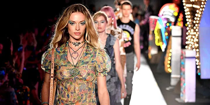 Watch The Moschino Spring/Summer 2018 Show Live From Milan | Harper's ...