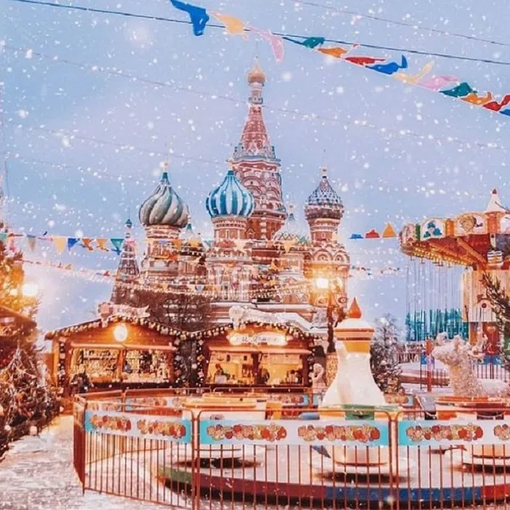 Being in Moscow feels like stepping straight into a Tolstoy novel, and any photos evoke a fairytale-like, bygone quality.