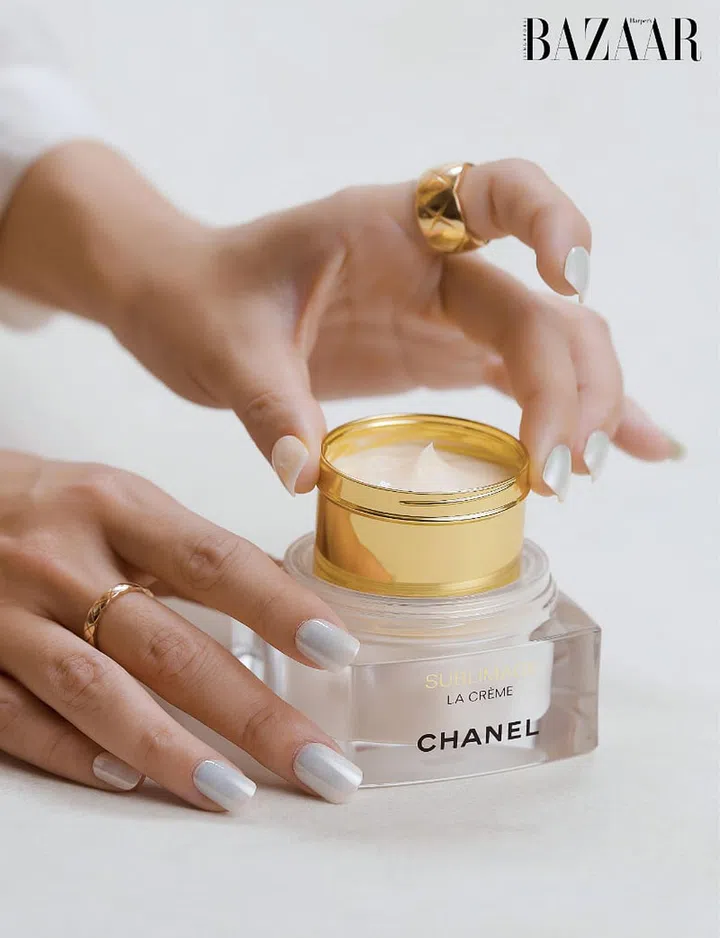 Remove the inner aluminium jar to bring La Crème with you on your travels