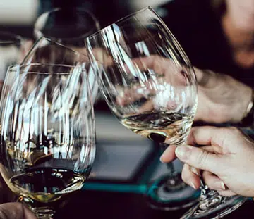 hbsg-best-wine-bars-for-girls-night-out