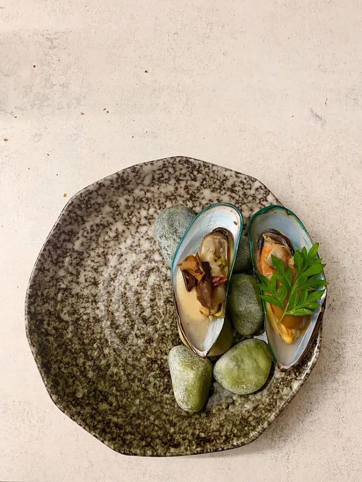 Kausmo’s XL Mussels, Soubise, Apple Bacon & Ulam Raja.

Photo: Courtesy