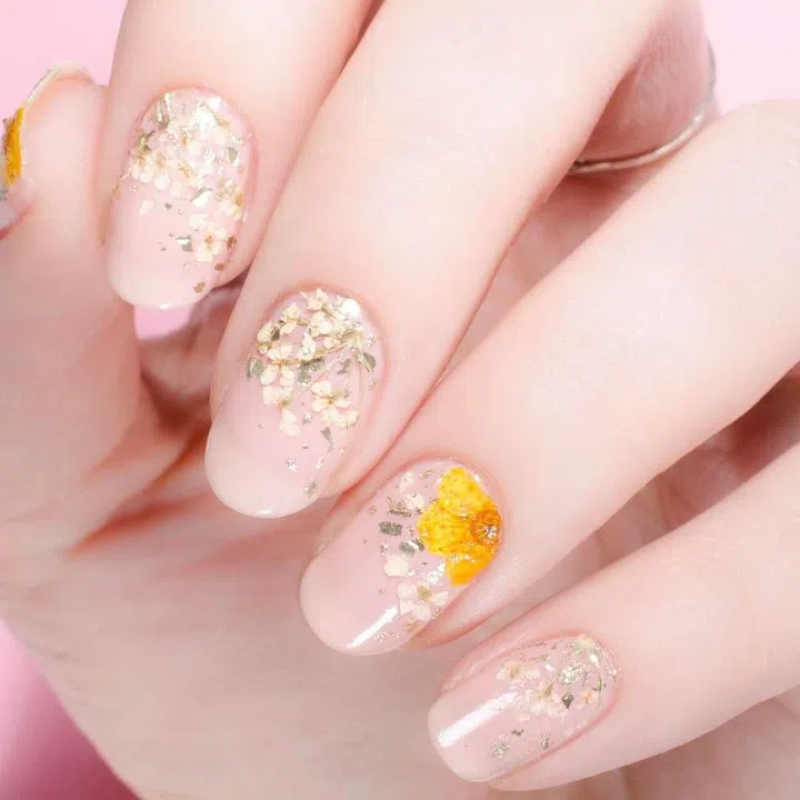 Upgrade a classic sheer nude polish with flowers from your bouquet. Photo: @cassmariebeauty
