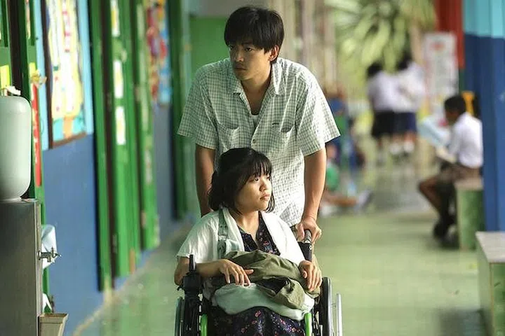 Movie still of '37 Seconds' starring Mei Kayama (in wheelchair) and Shunsuke Daito. (Photo: Netflix)