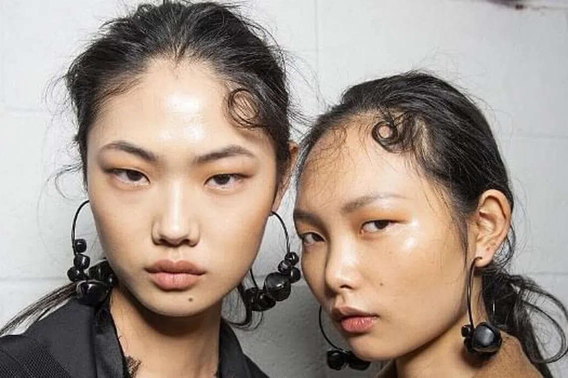 5 Festival-Ready Makeup Trends Fresh Off The Runway | Harper's Bazaar ...