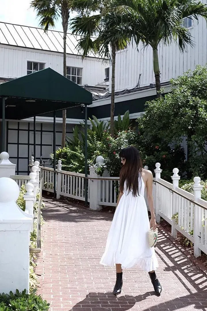 Why Fashion Girls Skip Summer Sandals