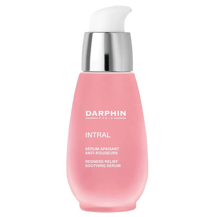 Irritation-prone skin can expect instant respite as camomile, peony and panthenol restore hydration levels and strengthen skin’s natural barrier.