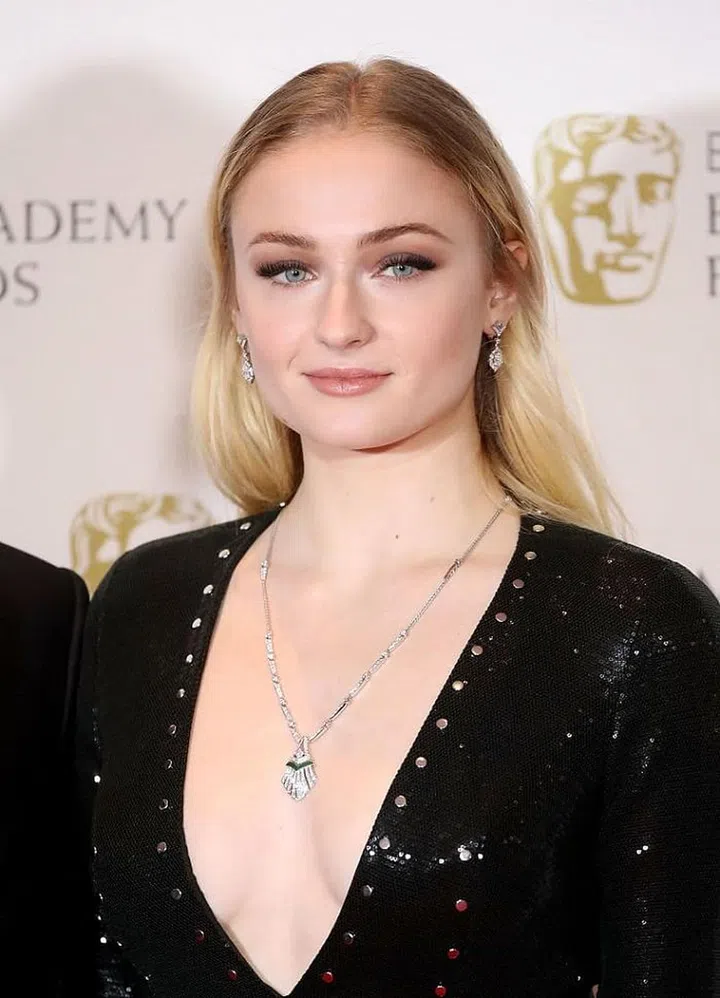 The Game of Thrones star is a vision with dreamy, hazy eyes.

Photo: Getty Images