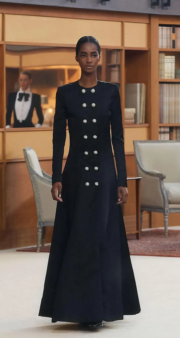 Following in Karl Lagerfeld’s footsteps is no walk in the park. His Chanel has been so successful, it’s tempting to try and replicate his formula; but the Kaiser’s genius is inimitable. Cleverly, Virginie Viard decided to forge her own path ahead. Her stewardship of the storied House thus far has been marked by a refreshing sense of restraint. For her fi rst haute couture outing, she turned the Grand Palais into a colossal library—an impressive spectacle no doubt, but decidedly more down to earth than her predecessor’s extravaganzas. It was a tribute to both Coco Chanel’s book-lined apartment and to Lagerfeld, whose personal book collection reportedly numbered 300,000. The clothes similarly fused both their spirits—the ease and modernity she championed, and the House codes he endlessly reinterpreted. The show opened with slim, elongated lines in the form of ankle-length coats and an emphasis on trousers, worn with fl at shoes and reading glasses. Faces were framed by portrait necklines, satin bibs, organza lapels and ruff  collars. Things gradually shifted into a more ornamental mood, but even the most decorative pieces had an ease to them. An intricately embroidered bandeau, for instance, was off set by a monastic white skirt. For evening, Viard proposed columns of monochrome velvet, lace and pleated silk—harking back to the liberating nonchalance and Modernist lines of Coco Chanel.

Photo: Courtesy