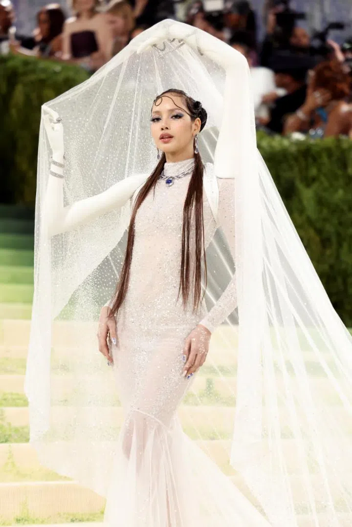 lisa met gala 2026 best beauty
