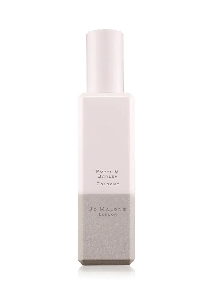 Featuring warm and delicate accents of poppy, violet and musk, this effervescent scent evokes the vibrancy of sunlight hitting endless fields. 