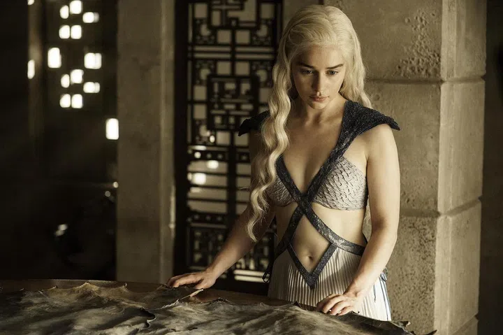 Daenerys's cascading curls are a more relaxed look than her typically complicated braids