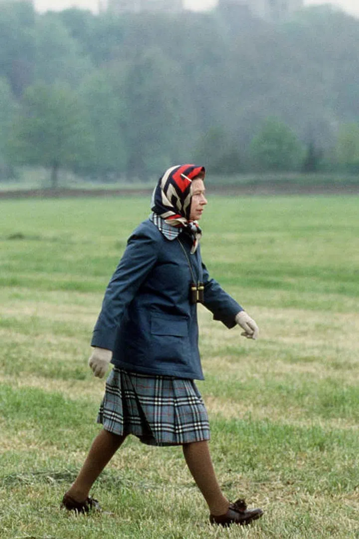 While she's all for coordinating jacket-skirt combos, the Queen isn't afraid to do a little bit of power clashing with her head-scarf choices.
