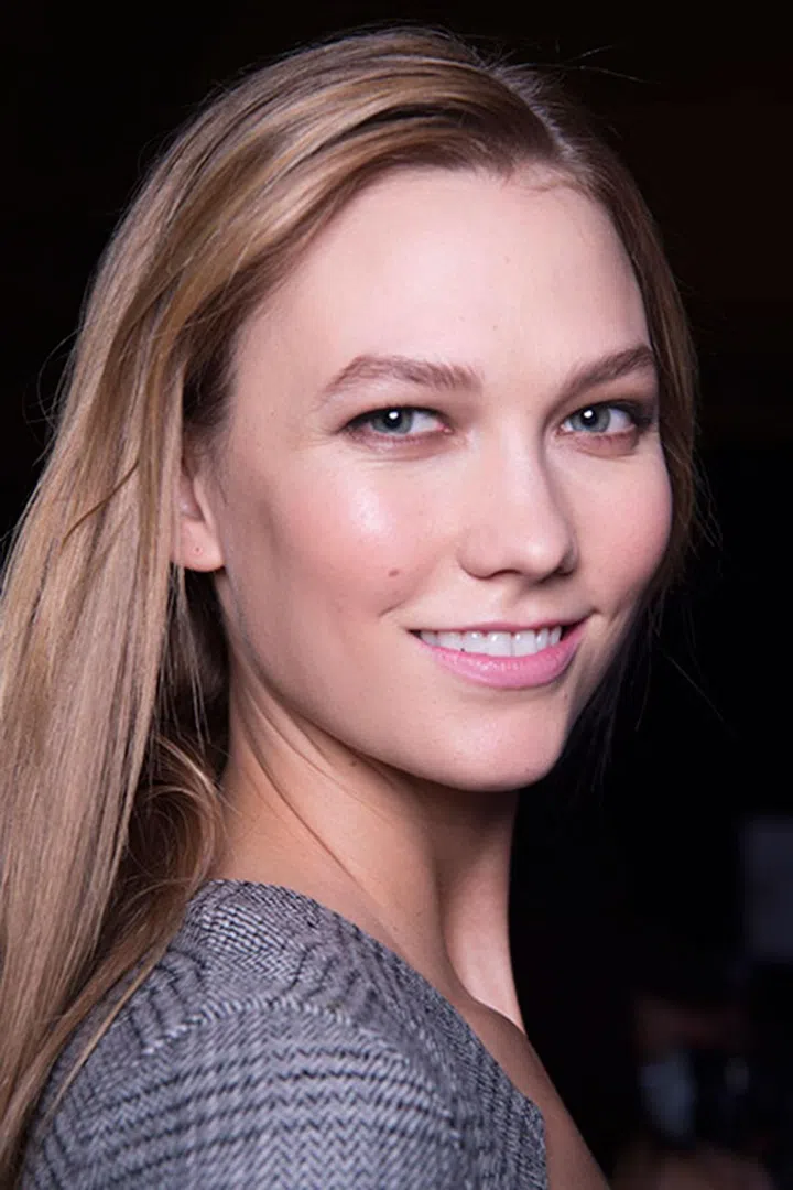 The look at Carolina Herrera is always beautifully feminine and covetable. For autumn/winter 16, the hair was glossy and straight, while the make-up was flawless and nude, with the slightest hint of pink on the lips.