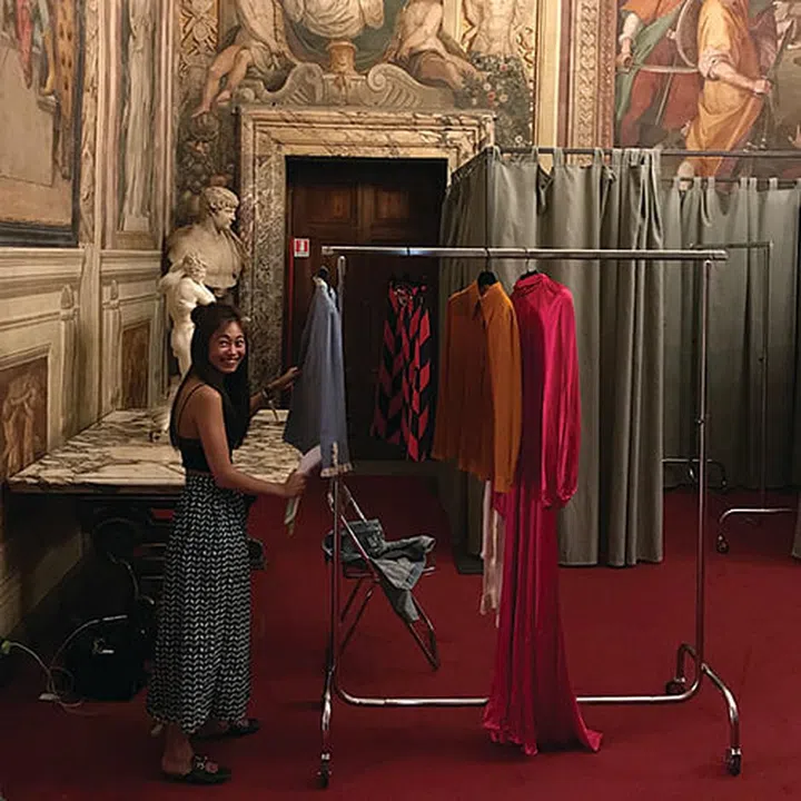 I just thought the juxtaposition was worth for a picture...steaming samples in the hallowed halls of Palazzo Pitti, witnessed by hundreds-years-old frescoes.