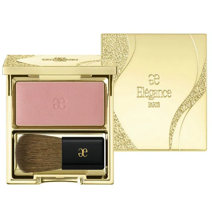 One of Japan’s best-selling beauty brands, Albion has been well-established for its cutting edge formulations that address a wide range of skin concerns. However, if you’re a fan of the brand, you might have discovered its La Poudre Haute Nuance Face Powder, which combines several colour-correcting powders to give your skin a sheer glow while setting makeup. Riding on its success, the brand introduces an extension of its makeup line and we love this blusher in particular. Ultra-finely milled, it glides seamlessly over skin for a natural, flushed effect. Buildable and lightweight, you can vary the intensity according to your preference without worrying about it caking or looking uneven. Plus, it is able to withstand heat and humidity and stays put for hours on end.