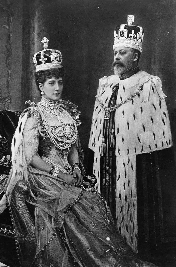 Queen Alexandra (wearing various necklaces) and King Edward VII on his coronation day.
Photo: Getty Images/ Hulton Archive