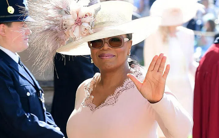 Wearing Philip Treacy. Photo: Getty 