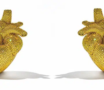 This Gold Crystal-Encrusted Clutch From Gucci Is To-Die-For