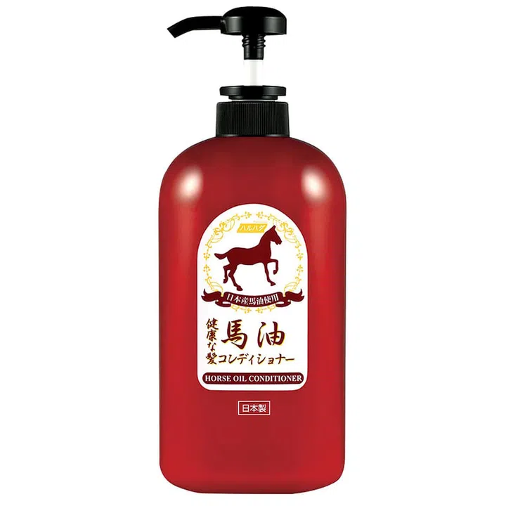 Packed with fatty acids and vitamins, this nourishing conditioner
formulated with Hokkaido Horse Oil deeply moisturises for smoother, glossier tresses.