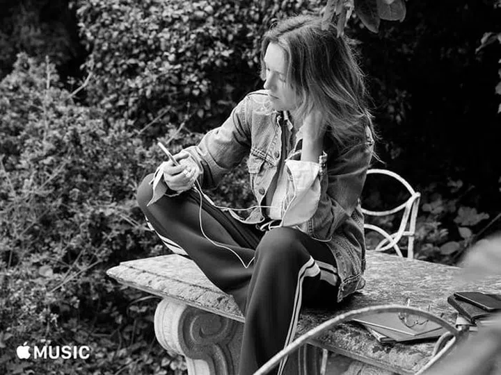 Now You Can Listen To Music Like A Chloé Girl
