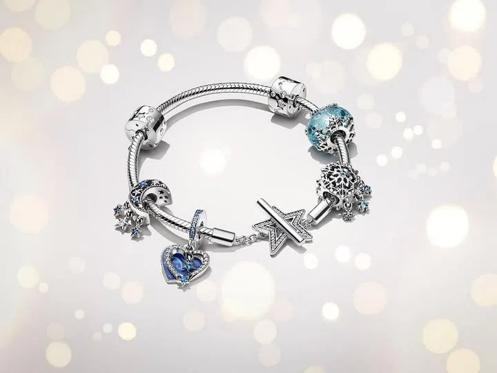 Pandora AW22 Holiday Moments