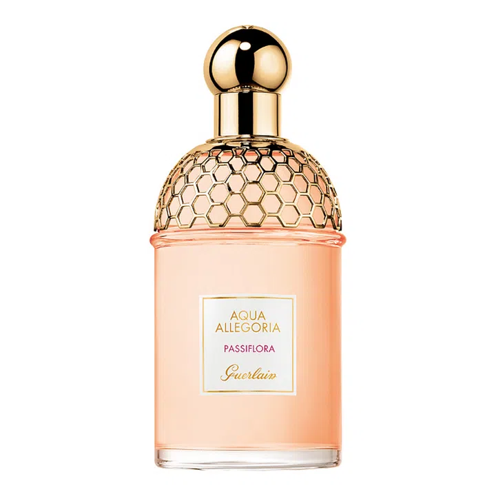 With Calabrian bergamot as the key ingredient, one can expect it to be full of vivacity and sparkling luminosity. Plus, factor in complementary notes like sun-drenched passion fruit and smooth ylang ylang, this is the perfect scent to wear everyday for a burst of freshness.