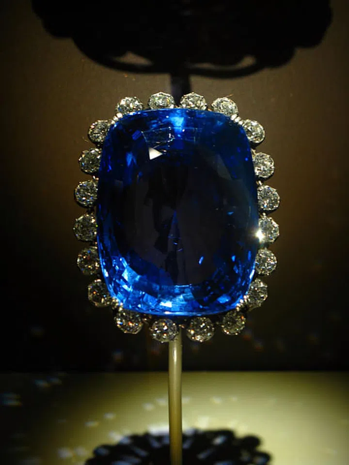 famous sapphire jewels