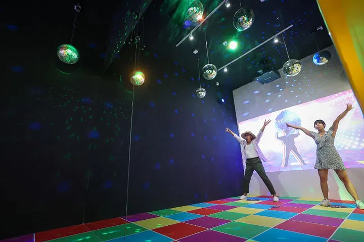 Disco pop-up room
