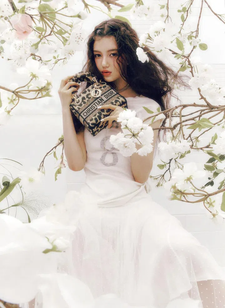 On Danielle: T-shirt; skirt; D-Renaissance choker; leopard print Lady D-Lite mini bag; D-Renaissance ring, Dior.

Photo: Park Jongha