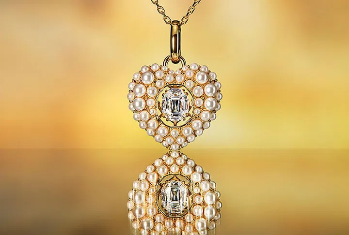 hbsg-swarovski-the-wonder-of-love-21