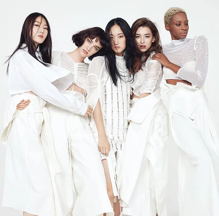 Together with oversized 
kimono-inspired jackets, sheer layers and palazzo pants, Tjong’s liberal use of white in her collection heralded the state of Zen.