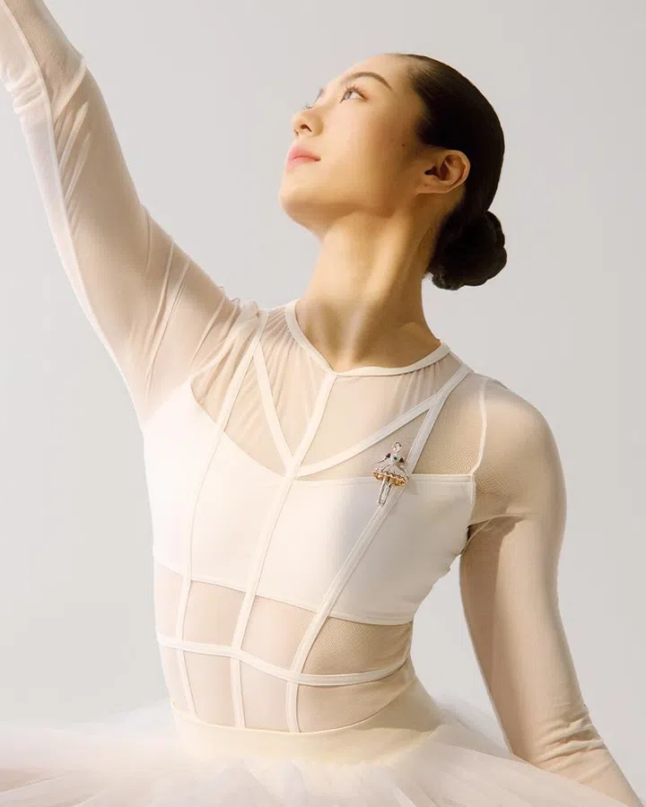 Van cleef arpels Ballet Précieux Clips | dancer megan sophie lau wearing ballerina clip
