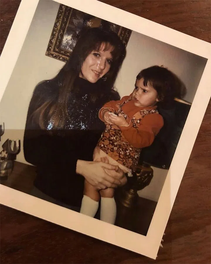 The Spice Girl-turned-designer paid tribute to her daughter, Haprer, and her own mom.