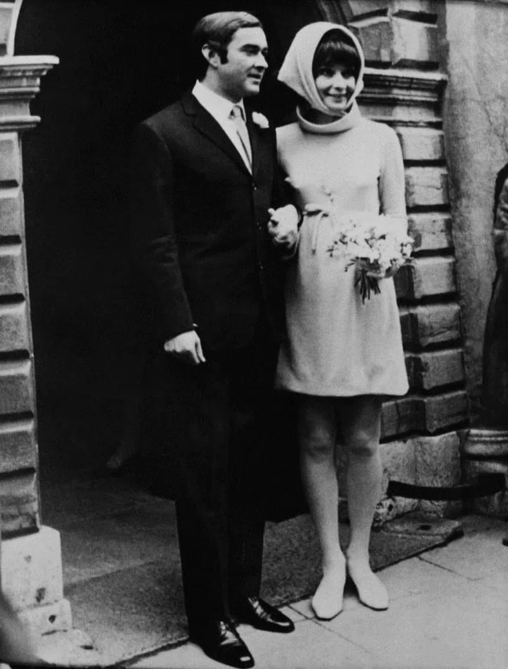 Marrying Andrea Dotti in 1969. Further reconsidering the headscarf. 