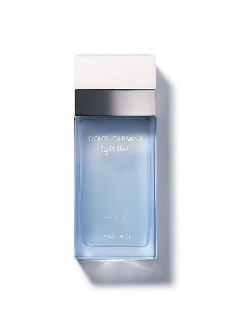 This sun-kissed floral scent packs citrus accents with jasmine, honeysuckle, almond blossom and an ambery base. 