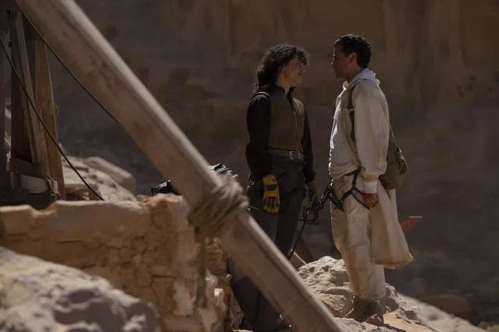 May Calamawy as Layla El-Faouly and Oscar Isaac as Marc Spector/Steven Grant in Marvel Studios' Moon Knight. Photo by Gabor Kotschy. 