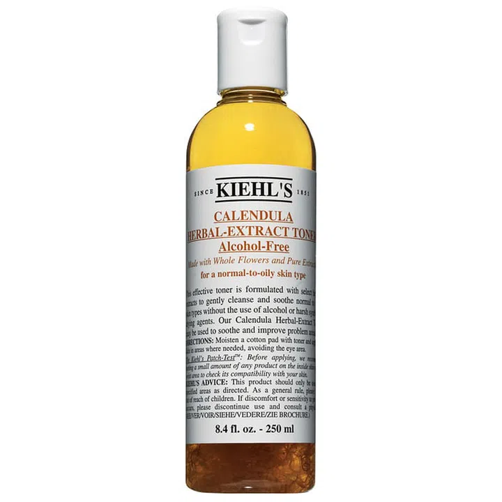 Suitable for even the most fragile skin types, this calming blend contains allantoin, calendula and burdock extract to reduce inflammation and alleviate dryness. 