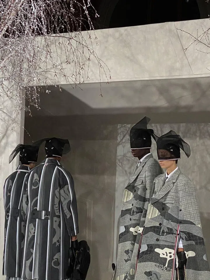 The varying textures and prints gave a unique twist
to the suit ensembles.