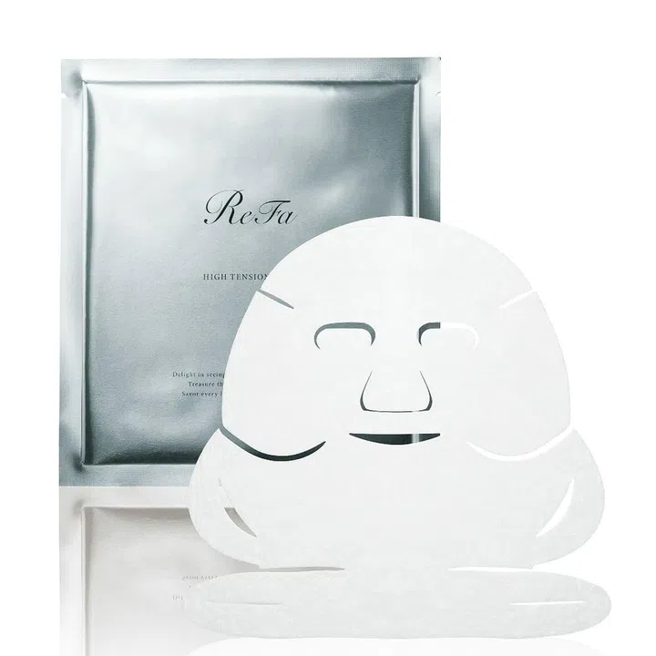 Unlike most hook-on-your ears mask that comes with a single hook system, this comes with a double hook design that allows the mask to stay put completely and to give you a temporary, superficial lift along the jaw lines. This mask gives you an instant moisture perk, and makes the skin feel tighter and more toned after use. Even better, the effects last up to three days.