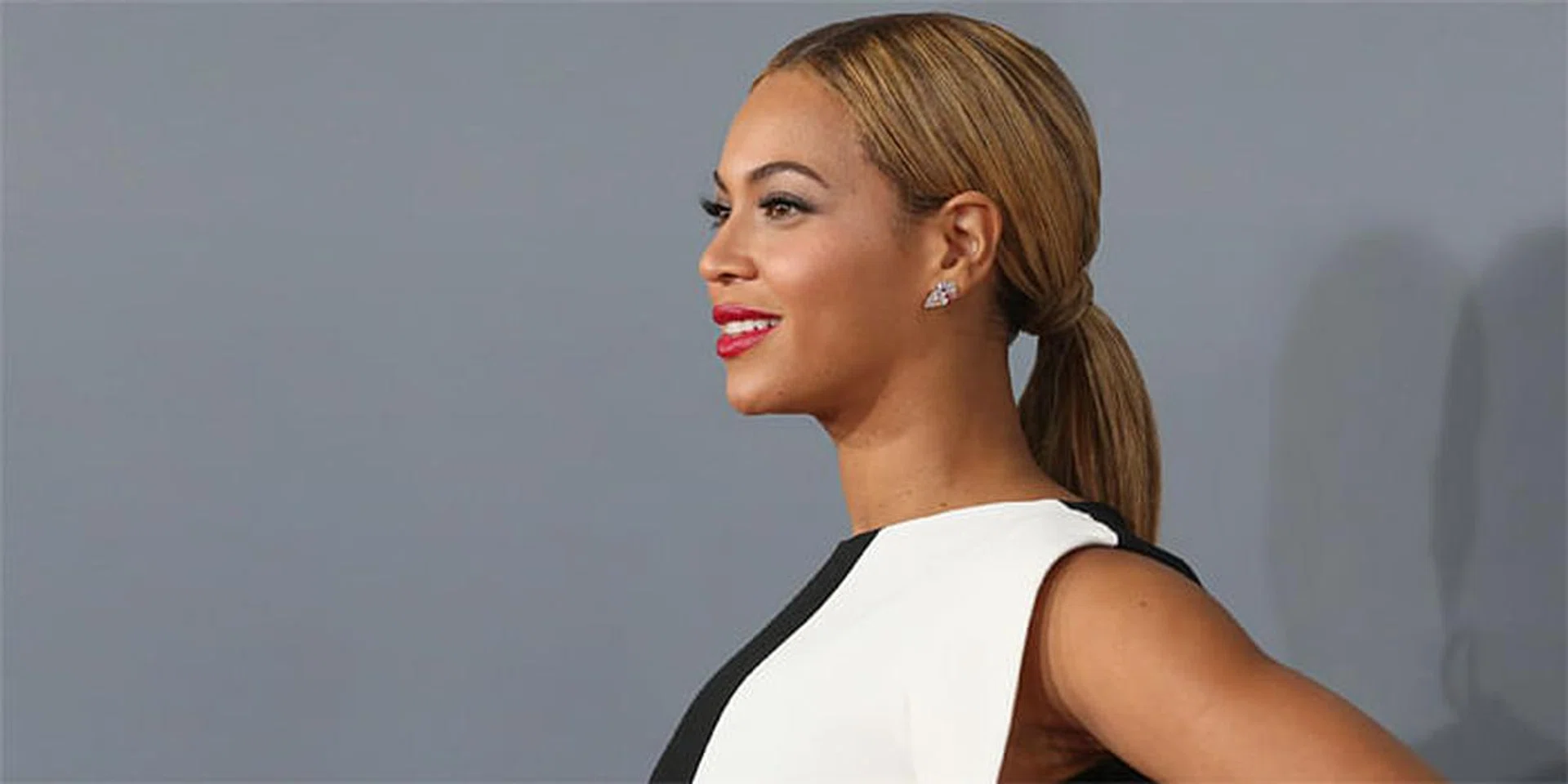 How To Act Like The Most Powerful Girl In The Room